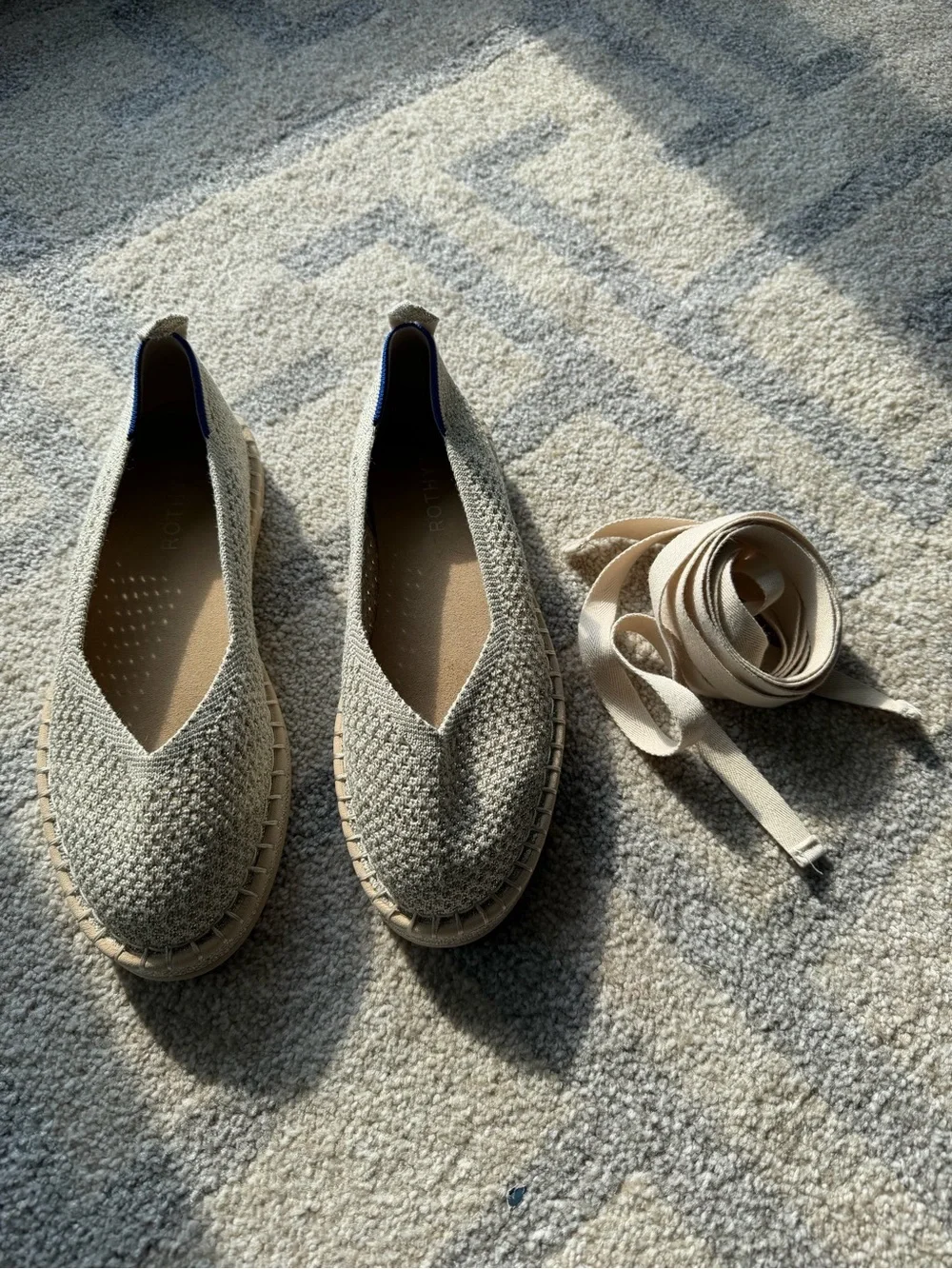 Rothy's Espadrille Flats, Womens 8, Metallic Silver detail - Picture 4 of 6